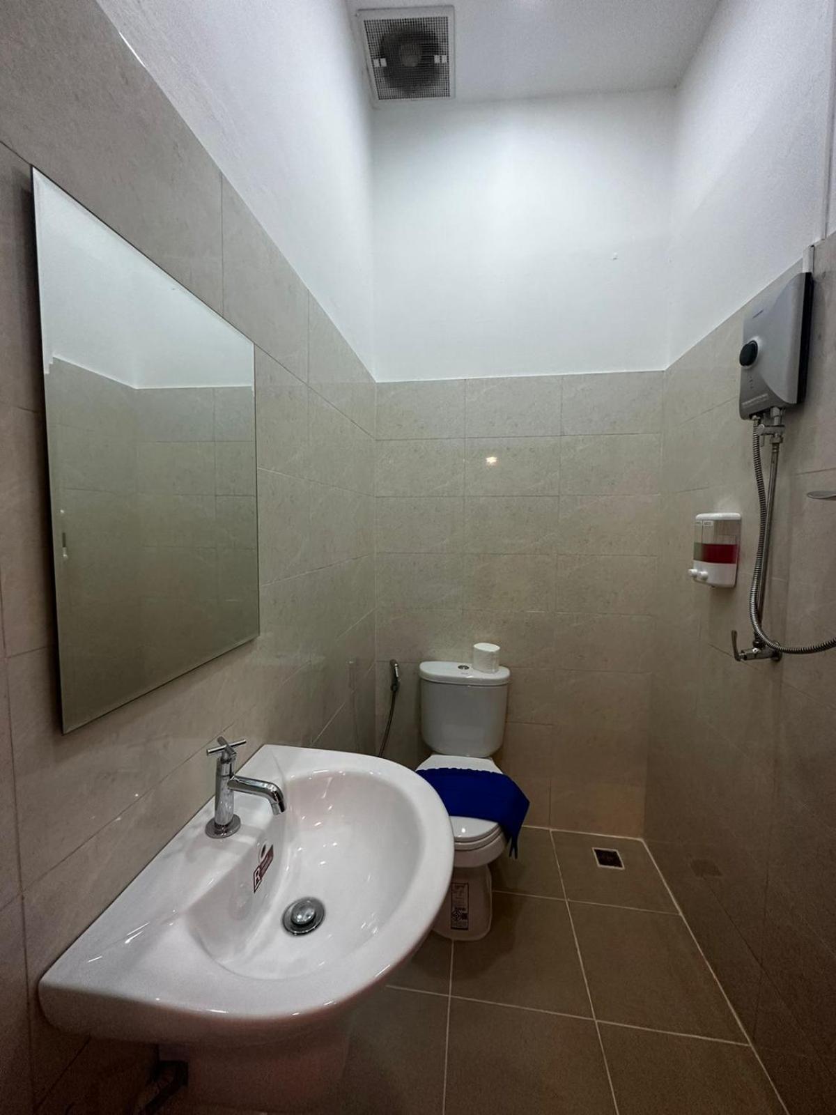 Midnight Blue Guesthouse Луанг Прабанг Екстериор снимка
